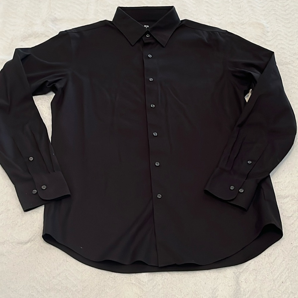 Uniqlo Men’s Button Down: Super Non Iron Slim Fit in black, medium